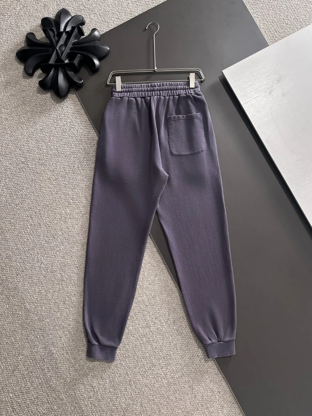 Next day shipping P720 Stone lsland/stone island high quality 2025 autumn and winter new casual heavy industry suit exclusively developed by yb! High quality production! The top version of the trading company channel order, external orders for imported custom fabrics, high breathability and comfort, impeccable details, absolutely worth buying! This type of suit is also a must-have for lazy people. You don’t have to think about how to match it, you can just get it in one set! Brand element design concept, delicate and soft feel! It presents a casual cut and the upper body shape is great! On sale simultaneously on the official website! From a high-end men's positioning brand, the low-key luxury taste is irresistible! Exquisite workmanship and impeccable quality! The overall style is simple, fashionable and timeless, fully meeting the requirements of stylish and tasteful dressing! Sizes: S to XXL (or state your height and weight when placing an order)